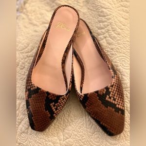 COPY - Good condition used J-crew snake skin flats.       Run small fit like a 6